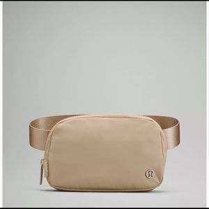 💜💙💚❤️🧡Everywhere belt bag trench💜💙💚❤️🧡